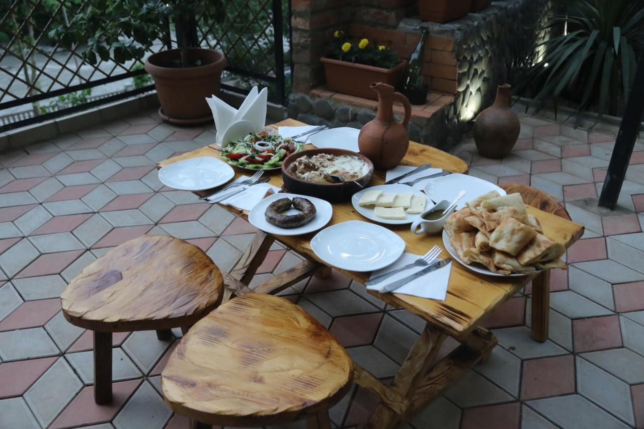 Sun Guest House Kutaisi Exterior foto